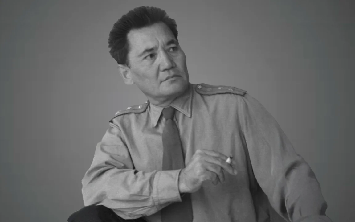 Неизвестные ранее фотографии Момышулы проливают свет на его биографию