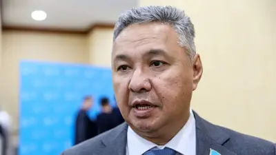 Азат Перуашев 