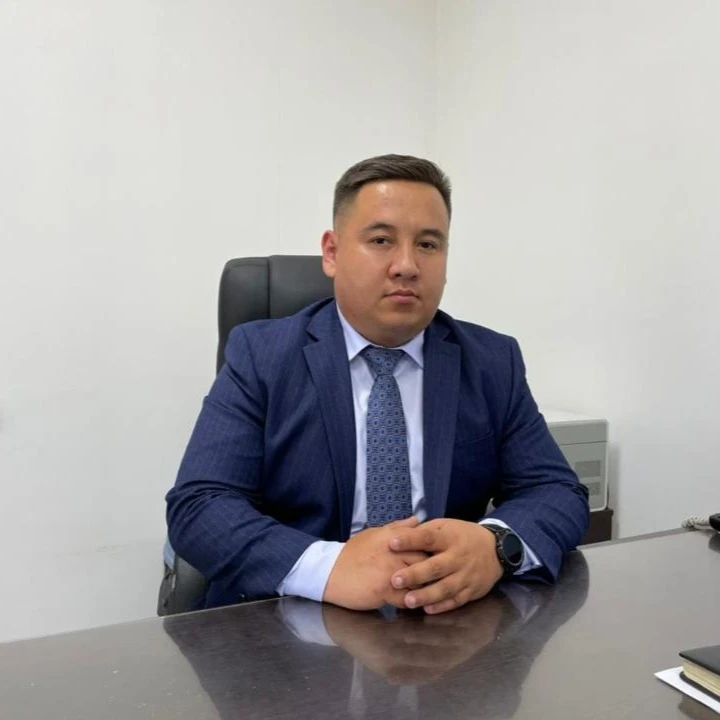 Eńbekshiqazaq aýdany ákimi apparatynyń basshysy