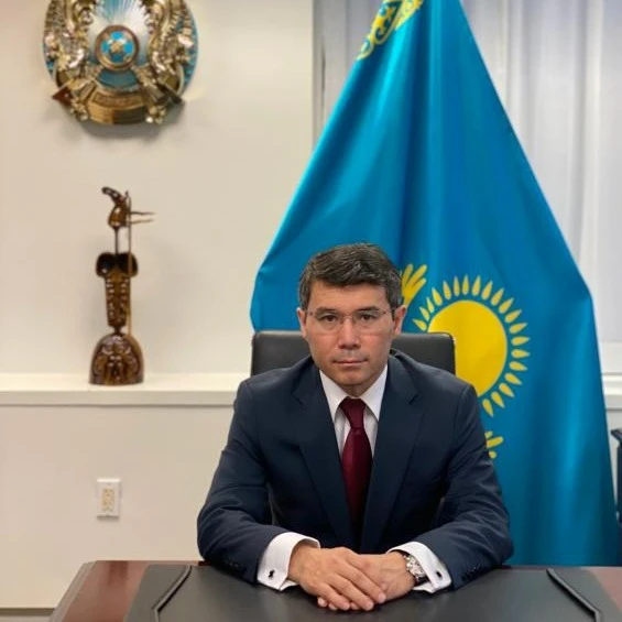  Almat Dákibaıuly Aıdarbekov