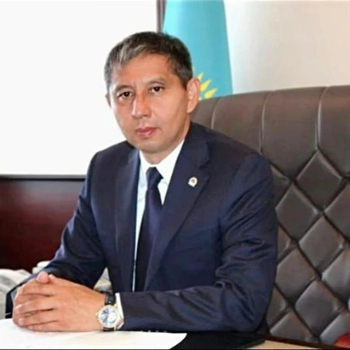  Almas Saparǵalıuly Ádınov