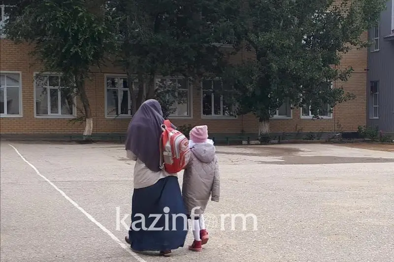 Mektep formasyna dinı kıim elementin qosýǵa ruqsat berilmeıdi – Atyraý bilim basqarmasy