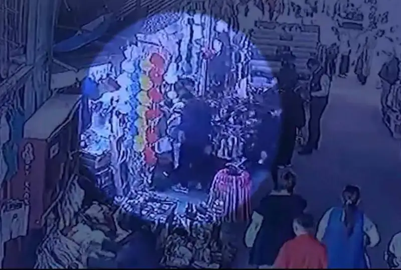 На 800 тысяч тенге обокрал шымкентцев вор-карманник из Атырау