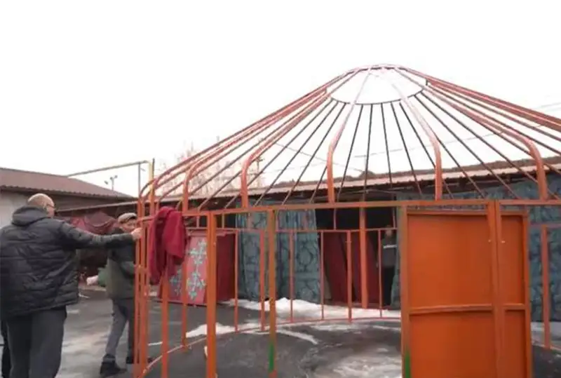 Qazaqstandyqtar Túrkııa halqyna 100-ge jýyq kıiz úı jiberedi