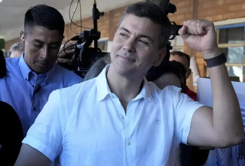 Сантьяго Пенья победил на президентских выборах в Парагвае