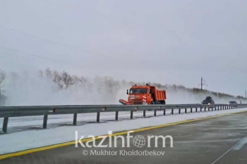 В Абайской области закрыли участок трассы для грузовиков