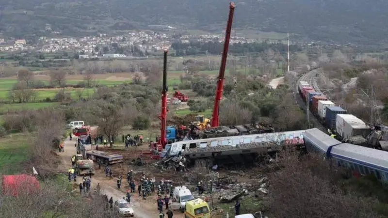 Столкновение поездов в Греции: официально подтверждена гибель 57 человек