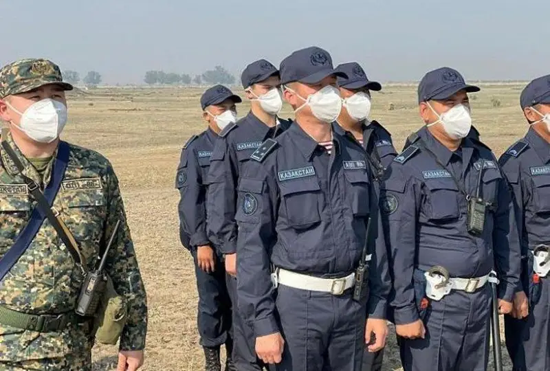 Около ста бойцов Нацгвардии направлены в зону пожаров в области Абай