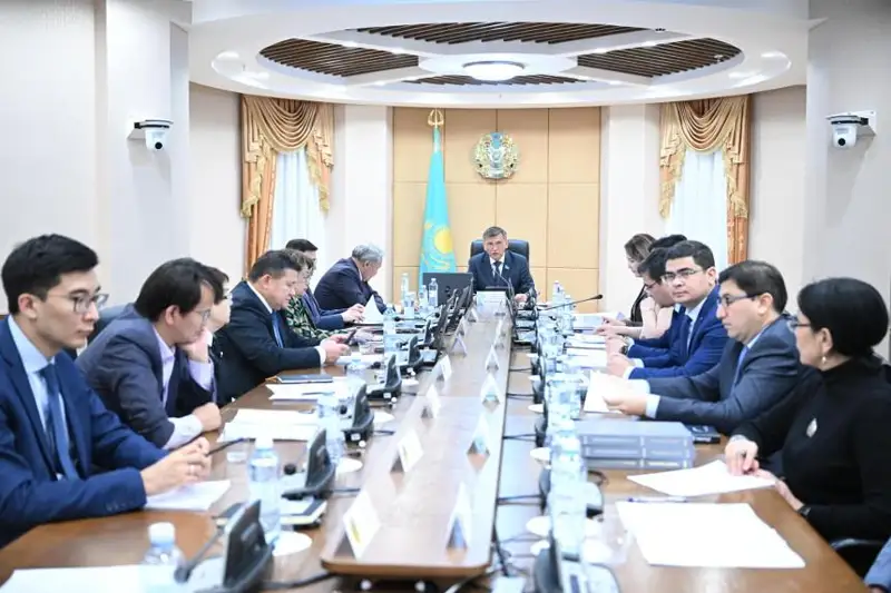 Сенаторлар білім сапасы мен жастарды жұмысқа орналастыру мәселесін талқылады