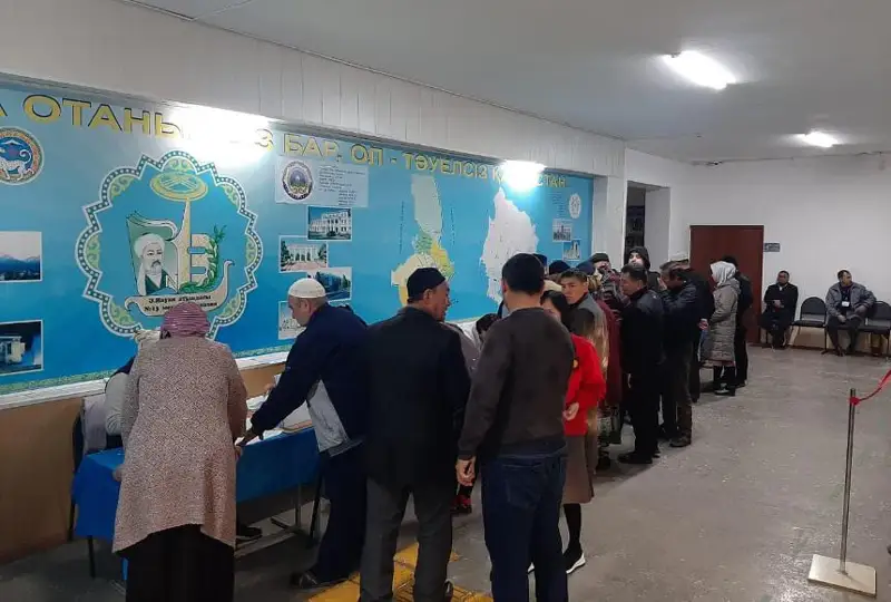 Túrkistanda alǵashqy bir saǵatta 3 myńnan astam adam tańdaý jasady