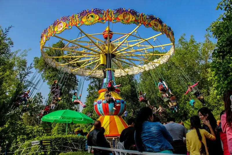 Бесплатно кататься на аттракционах в парке Алматы смогут дети из социально уязвимых слоев населения