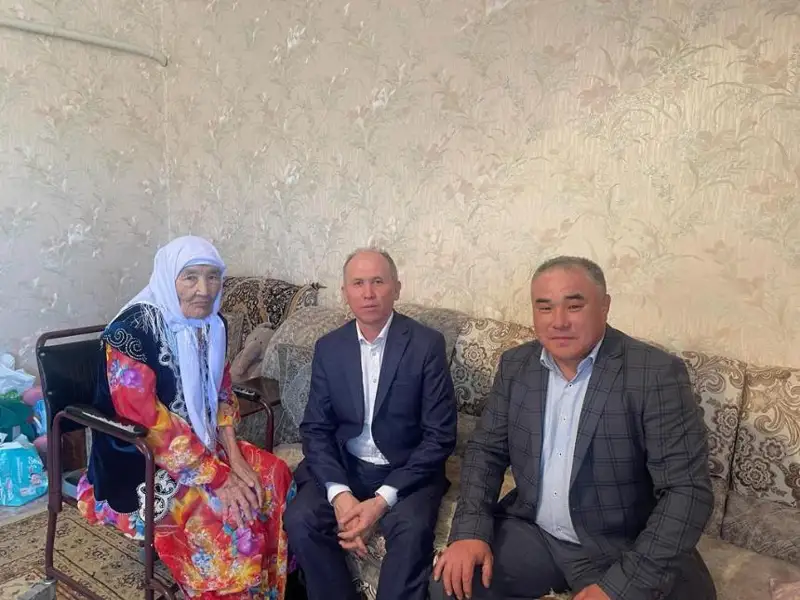 Tyl ardageri Qazıma Hasenovanyń eńbek joly urpaqqa úlgi