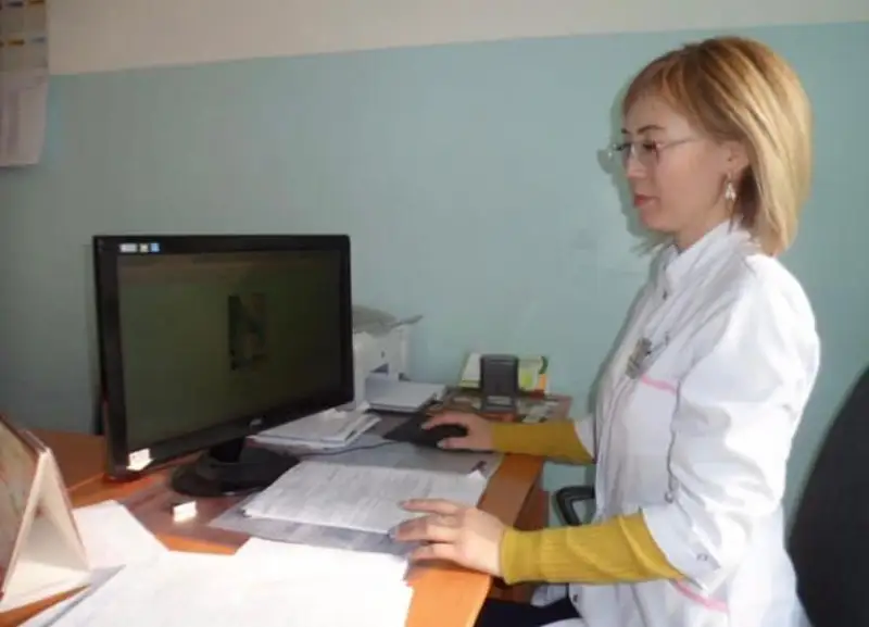 Áskerılerdiń densaýlyǵyn qadaǵalaıtyn maman