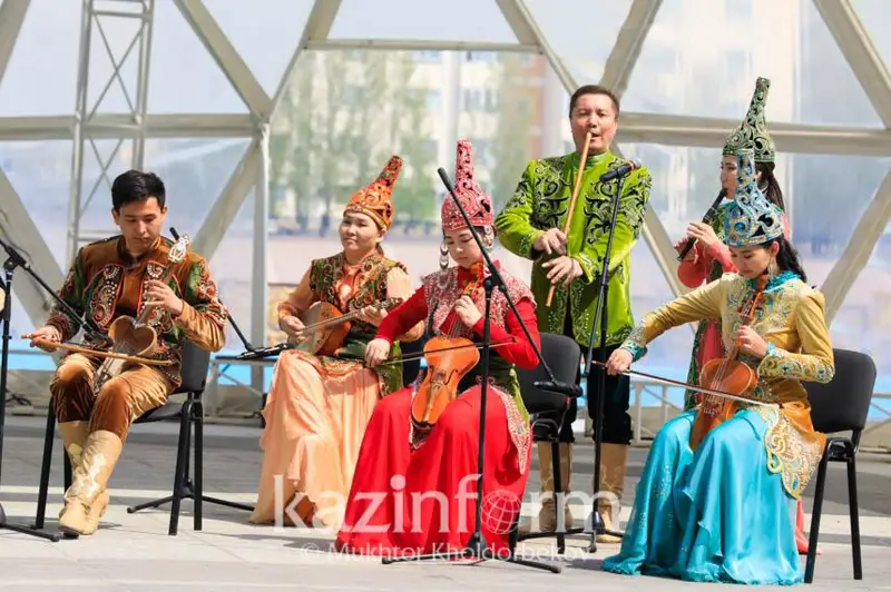 Посвященный Дню Победы праздничный концерт проходит в Астане