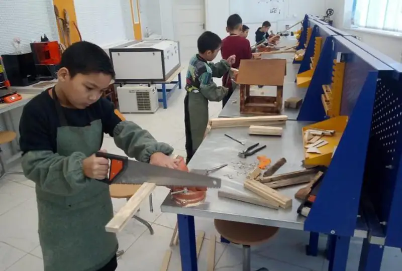 Почти 80 кружков работают в карагандинском Дворце школьников