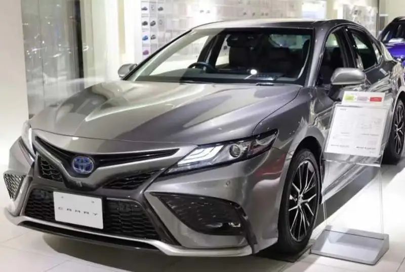 Toyota Японияда Camry автомобилларини сотишни тўхтатади