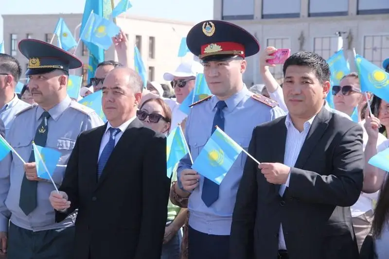 Государственный гимн РК исполнили более тысячи человек в Уральске