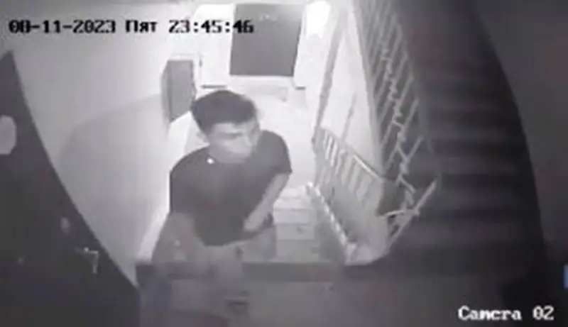 الماتى پوليتسياسى ايەلدەردى سوڭىنان اڭدىپ، ءتيىسىپ جۇرگەن جاس جىگىتكە ىزدەۋ سالدى