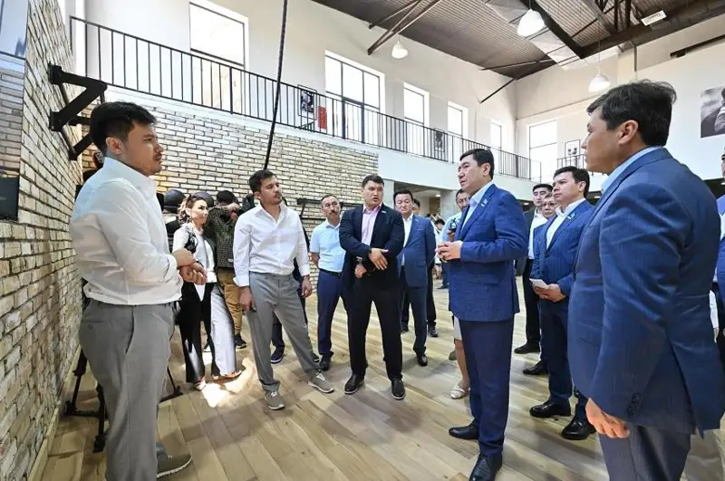 ماجىلىسمەندەر تۇركىستان وبلىسىنداعى اراقتان باس تارتقان اۋىلعا باردى