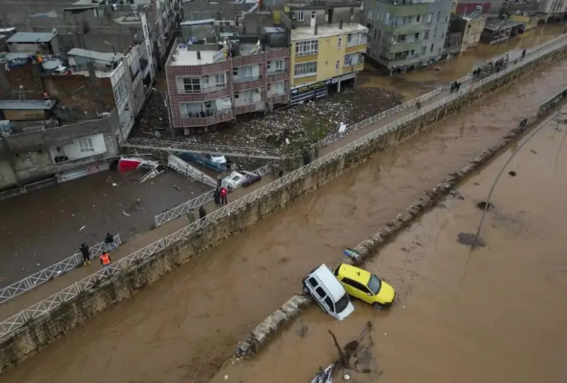Túrkııada taǵy bir tabıǵı apat: El endi sý tasqyny saldarymen kúresip jatyr