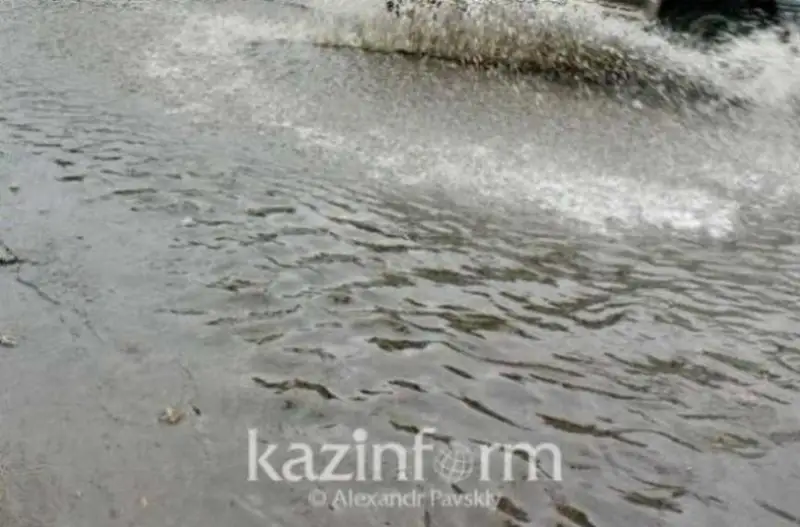 Талую воду откачали с жилых домов в селе Железнодорожное Костанайской области