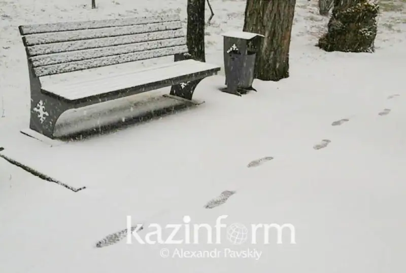 Atyraýdaǵy qalyń qar: qala ákimi jumysty júıeleı almaǵany úshin qyzmetinen ketýi múmkin