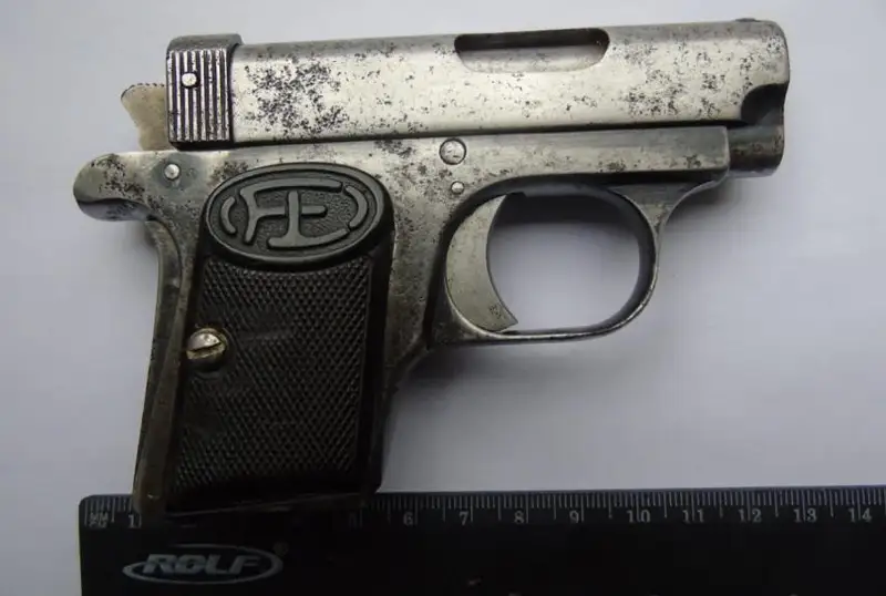 Трофейный 100-летний пистолет сдали в полицию в Жамбылской области