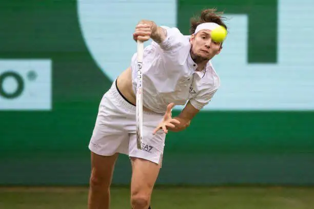 Қозоғистонлик теннисчи Александр Бублик йирик турнир ғолиби бўлди