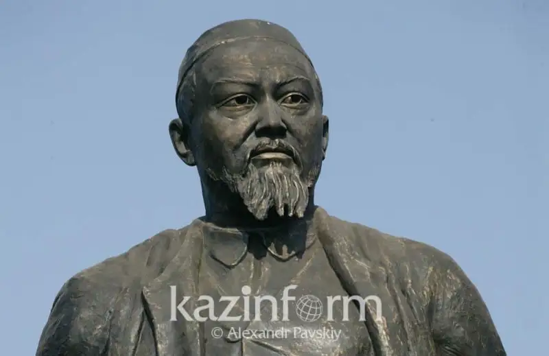 ابايدىڭ ەسىمىمەن اتالعان قانشا كوشە، مەكتەپ بار