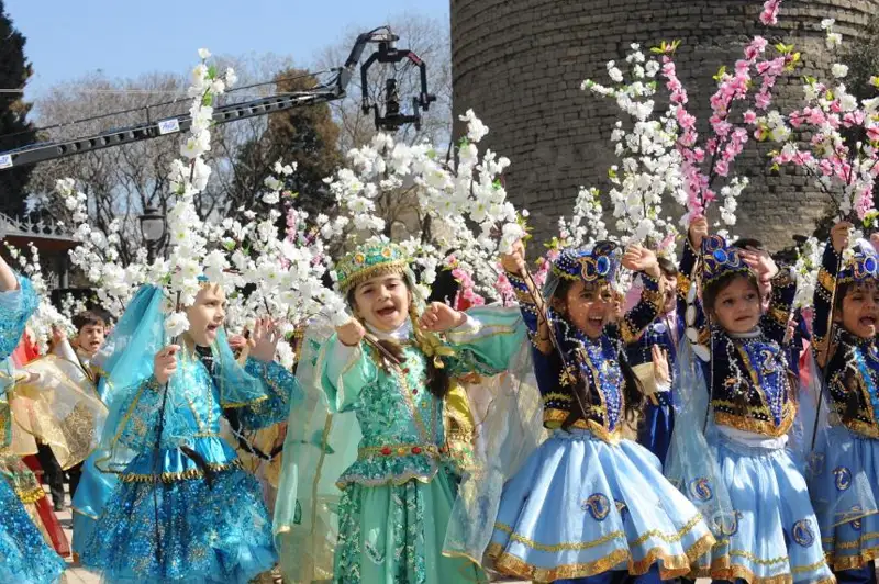 Сладости, ритуалы и народные игры: в Азербайджане с размахом отмечают Новруз