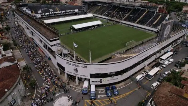 Бразильцы прощаются с Пеле