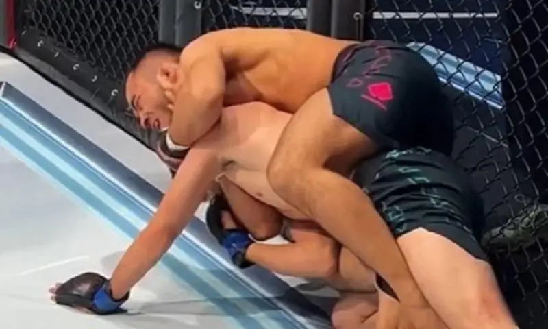 Боец из Казахстана победил азербайджанского файтера в Алматы