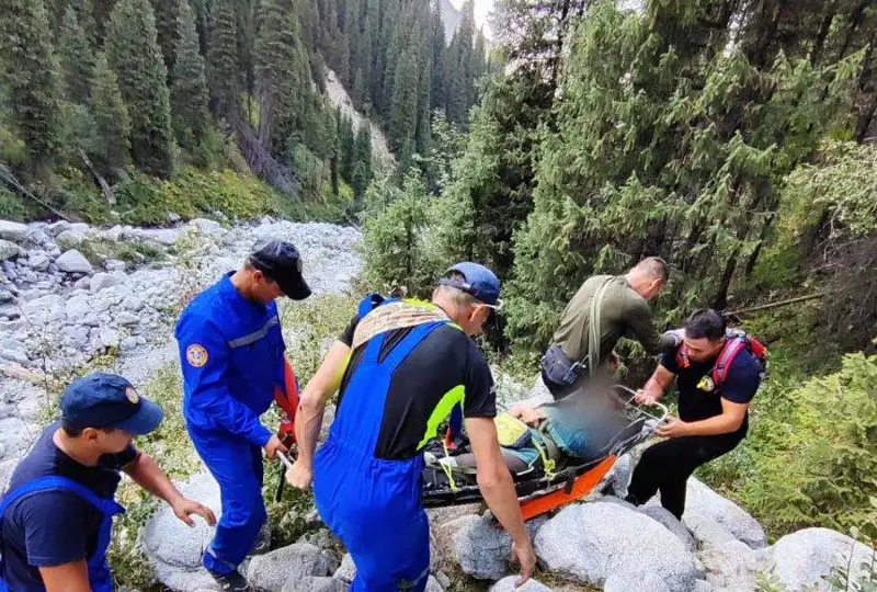 Туристку с травмой ноги спасли в ущелье в Заилийском Алатау