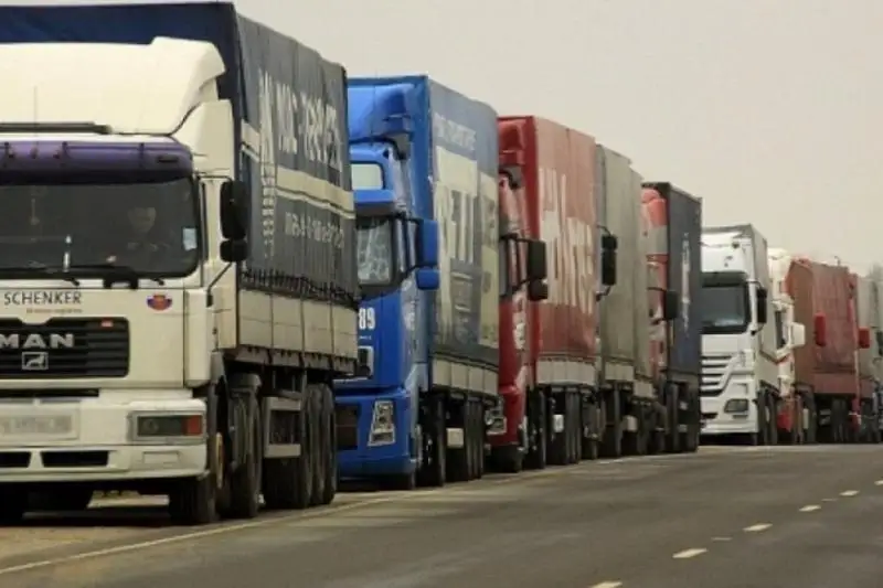 Застрявшие в Польше казахстанские грузовики смогут проехать через Литву