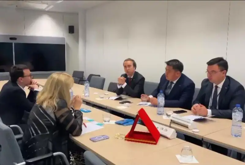 Казахстанская молодежь встретилась со спецпредставителем Евросоюза по Центральной Азии