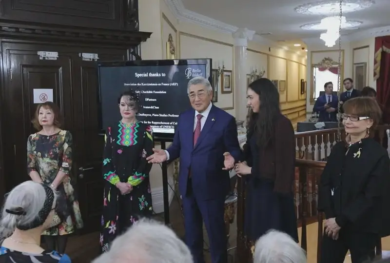 «Apaly-sińlili Naqypbekovalar: Erkindikke jol» derekti fılminiń tusaýy kesildi