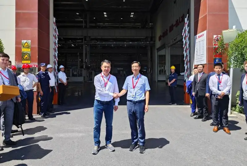 Возможности локализации производства спецтехники в Казахстане обсудил глава МИИР с китайскими коллегами