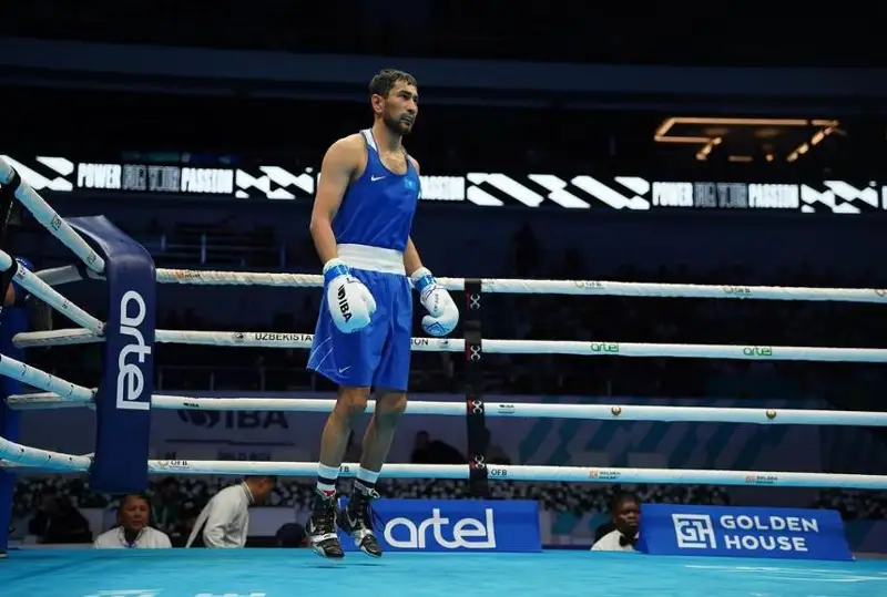 Капитан сборной Казахстана Асланбек Шымбергенов выходит в четвертьфинал ЧМ по боксу