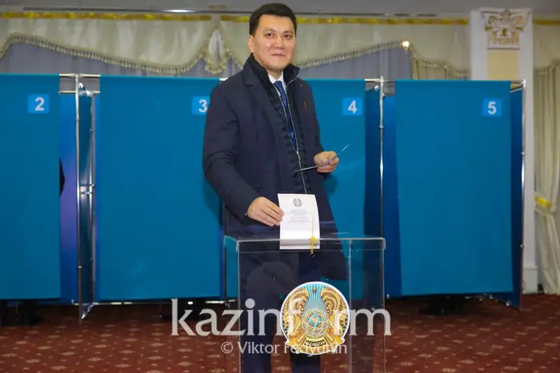 Ерлан Карин отдал свой голос на выборах депутатов Мажилиса и маслихатов