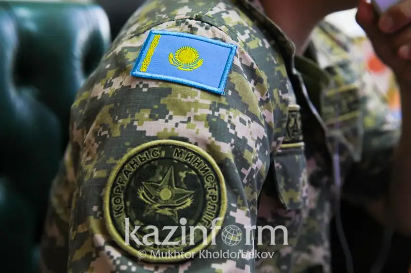 اسكەري قىزمەت اتقارۋ كەزىندە باسشىعا قارسىلىق تانىتقاندار 4 جىلعا سوتتالۋى مۇمكىن