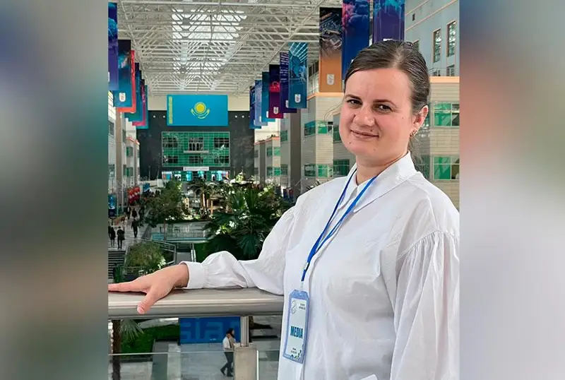 بالا كەزىمنەن ابايدىڭ ولەڭدەرىن وقيمىن - ەلەنا رىبينا