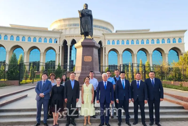 Абай кунига бағишланган адабий челленж Тошкентдаги дипломатлар томонидан қўллаб-қувватланди