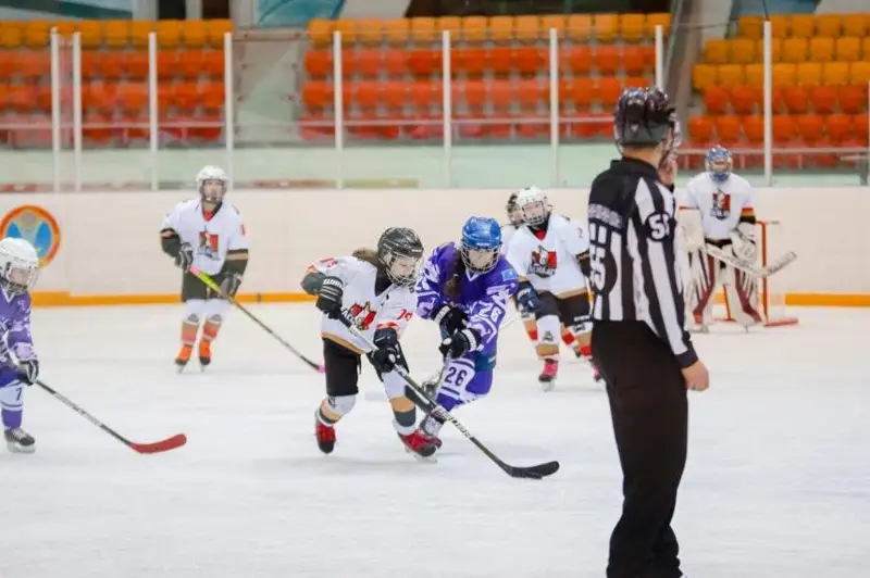 Чемпионат РК по хоккею с шайбой среди девушек прошел в Астане
