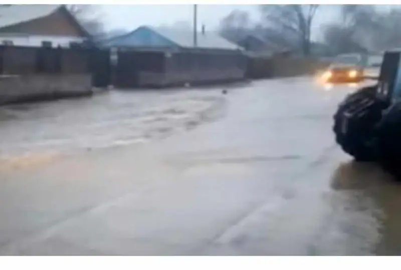 Угроза подтопления дворовых территорий в селе Кызылжар снята - ДЧС