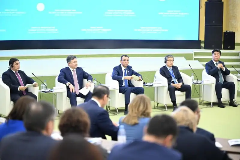 Маулен Ашимбаев: Сенат готов законодательно поддержать предложения по правовой защите госслужащих