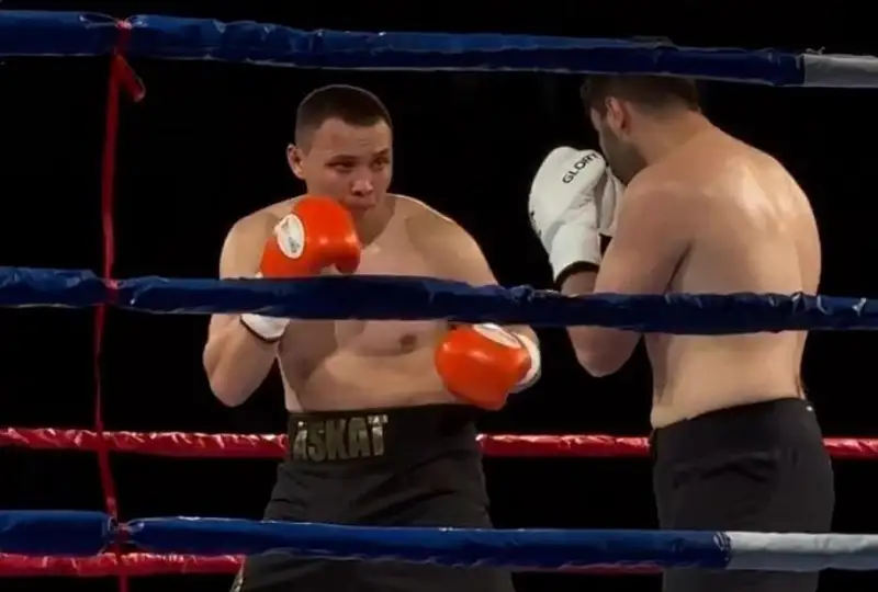 Титульный бой Аската Жантурсынова  завершился жестким нокаутом