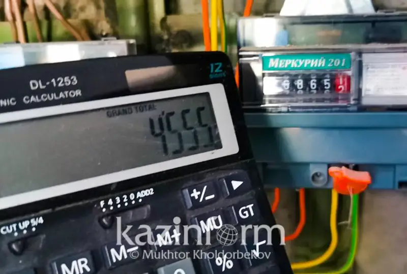 Almatylyqtar ákimge elektr qýatyn eseptegish quraldardyń qymbattyǵyn aıtyp shaǵymdandy