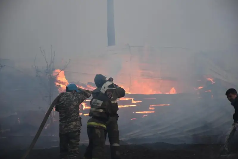 Крупный пожар на окраине Петропавловска: во временное жилье заселили 7 семей погорельцев