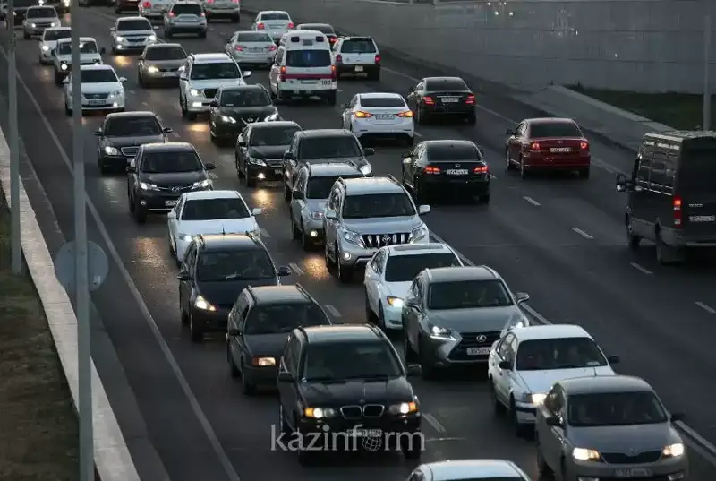 Qazaqstan Azııa men Eýropany jalǵaıtyn álemdik kólik habyna aınalýy qajet - Prezıdent