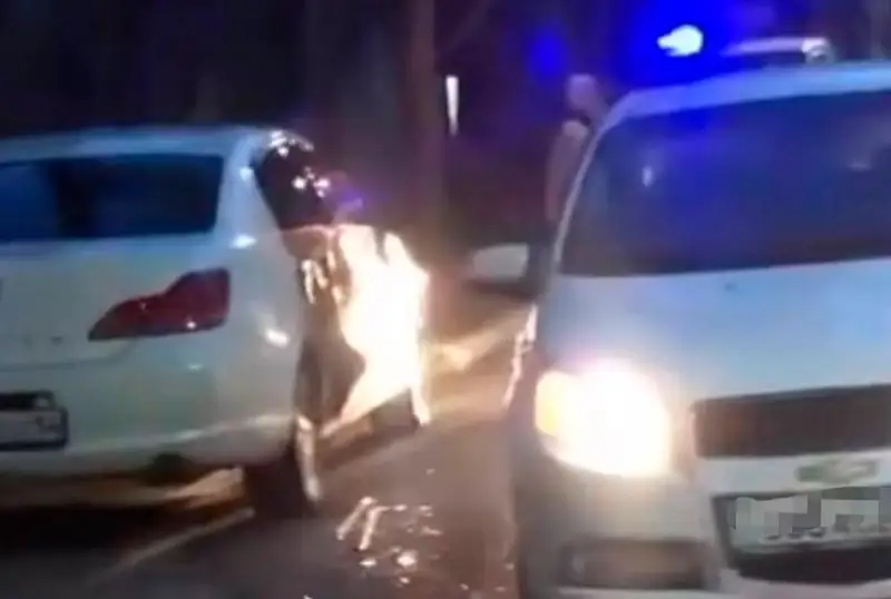 Pavlodarda MAZ kranyn mas kúıinde aıdap ketken júrgizýshi ustaldy